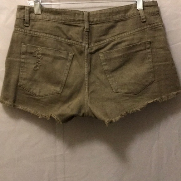 Distressed army green shorts - Picture 2 of 3